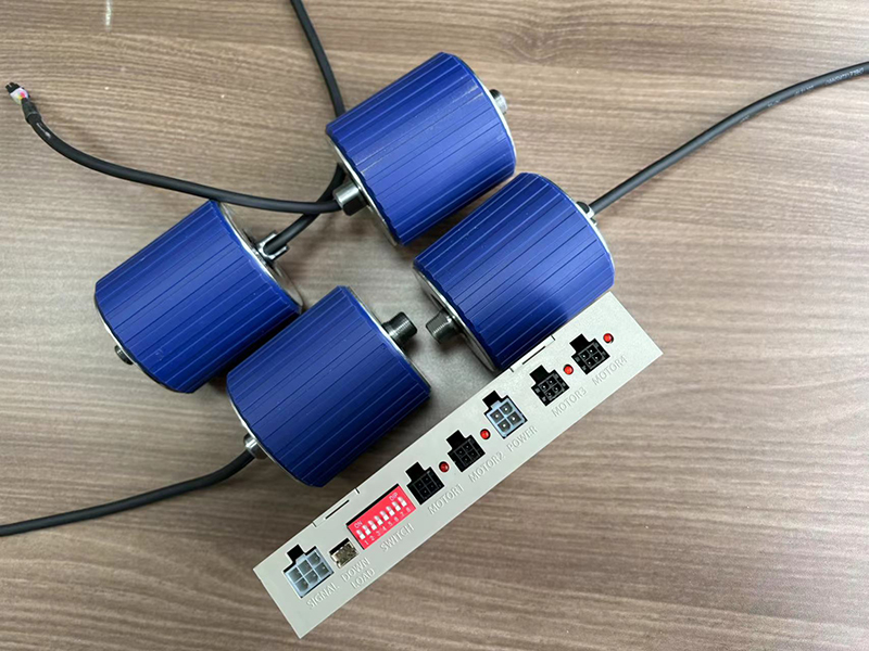 1 컨트롤러는 4 롤러를 구동합니다